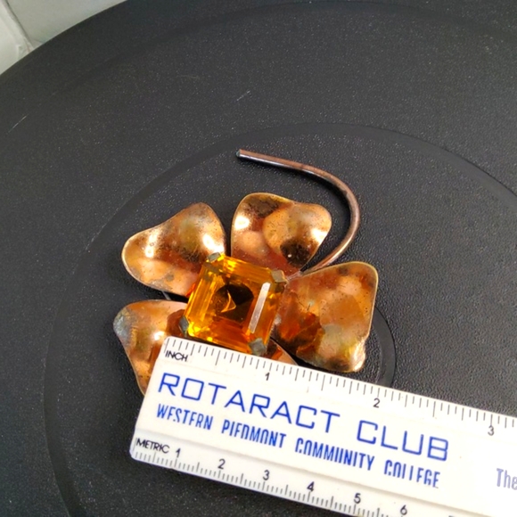 Antique handmade copper brooch with glass center - Picture 8 of 8